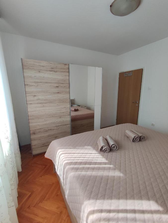 Apartment Jelena Fažana Exteriör bild